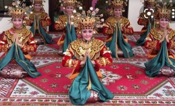 Baju Penari Wanita Sekapur Sirih Jambi Bahan Beludru Sulam Emas