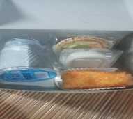 Snack Box (1 kue asin + 2 kue manis)