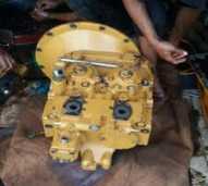 Pompa motor exavator CAT 320D dan service bongkar pasang